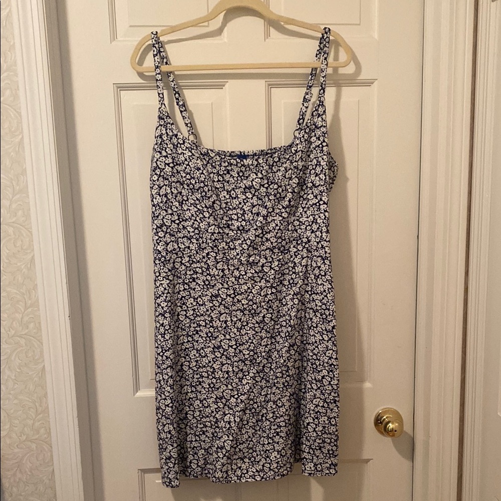 Old Navy Black and White Sleeveless Mini Dress with pockets